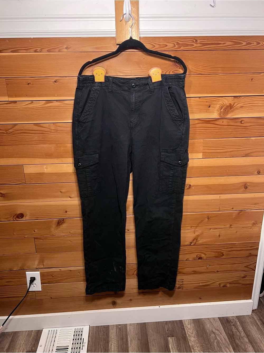 AE Women’s Size 14 Black Cargo Pants - Classic Utility Style
